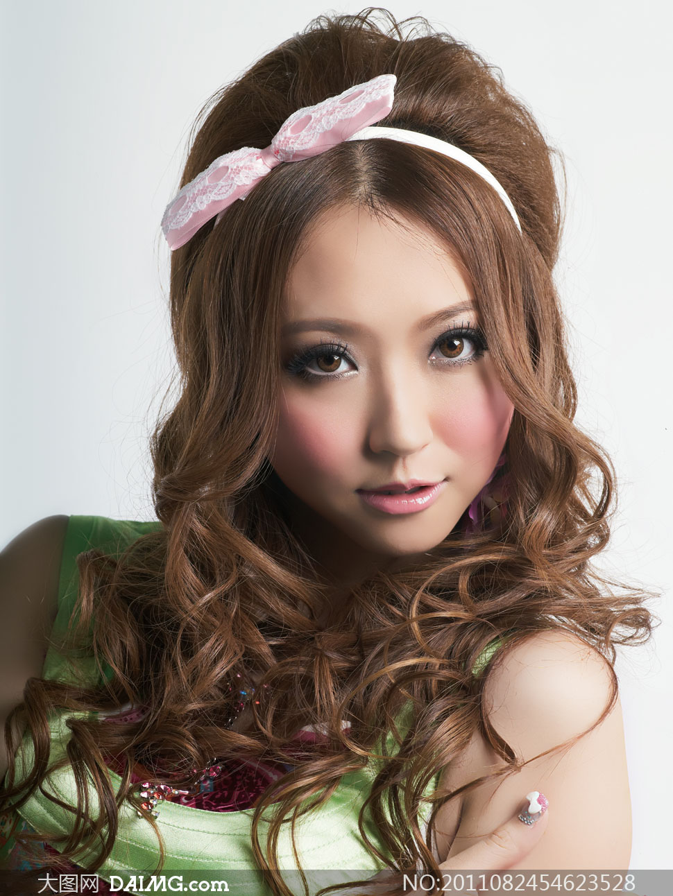 甜美可爱美女模特发型设计高清摄影图片 - 大图