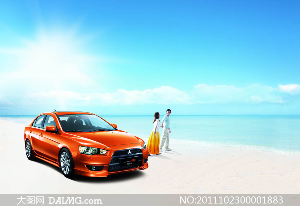 蓝天沙滩上的汽车摄影图片