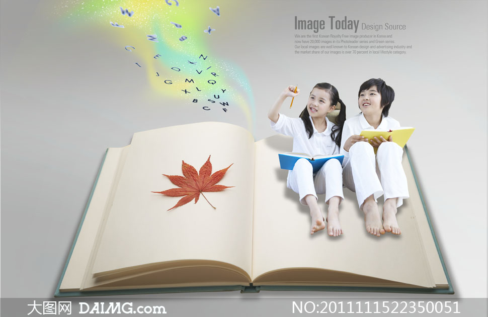 坐在打开的书本上的小朋友PSD分层素材 - 大图