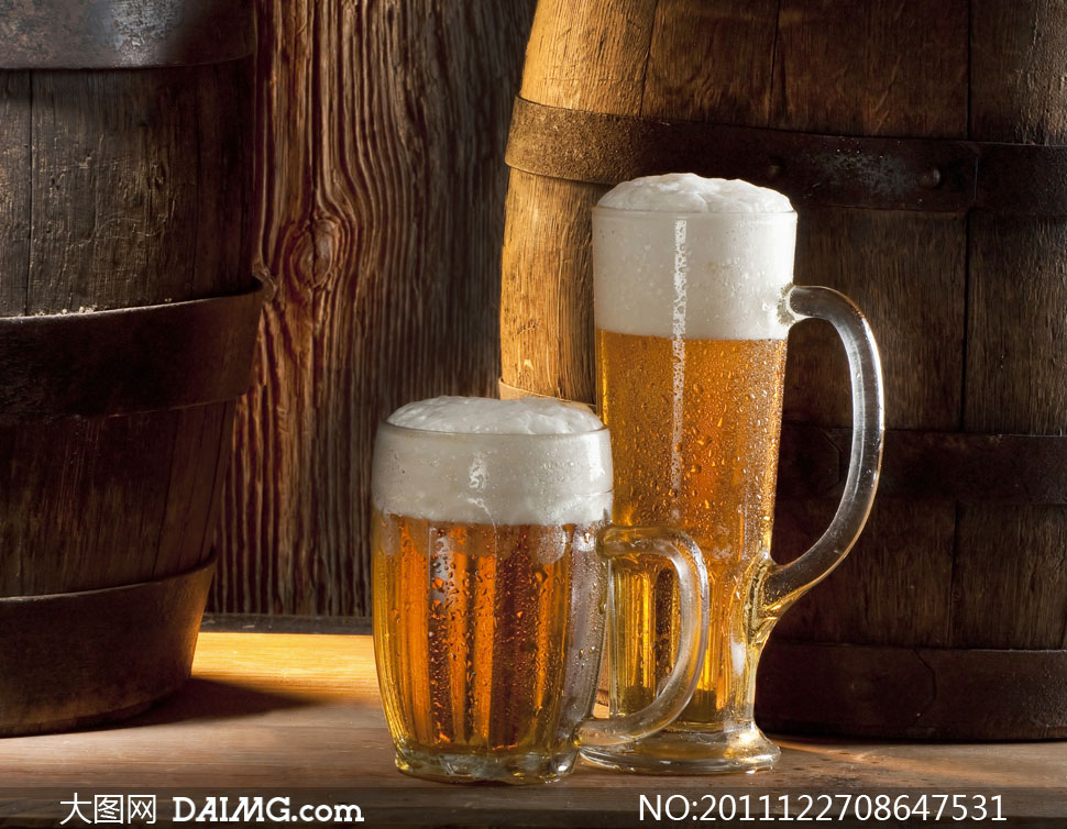 倒满啤酒的杯子高清摄影图片 - 大图网设计素材