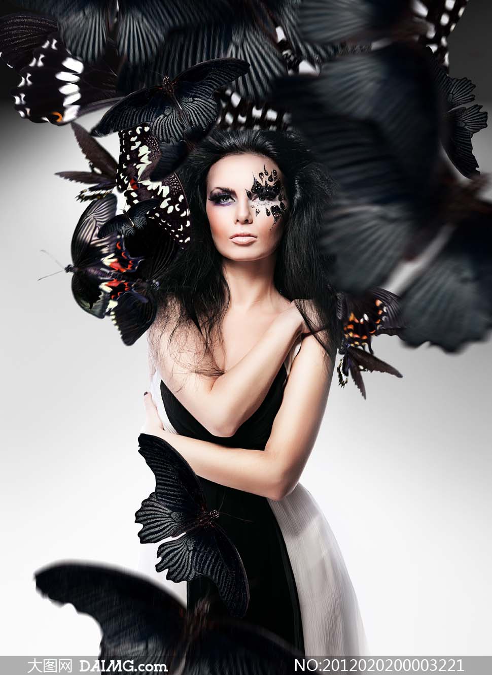 妆容美女和蝴蝶摄影图片 - 大图网设计素材下载