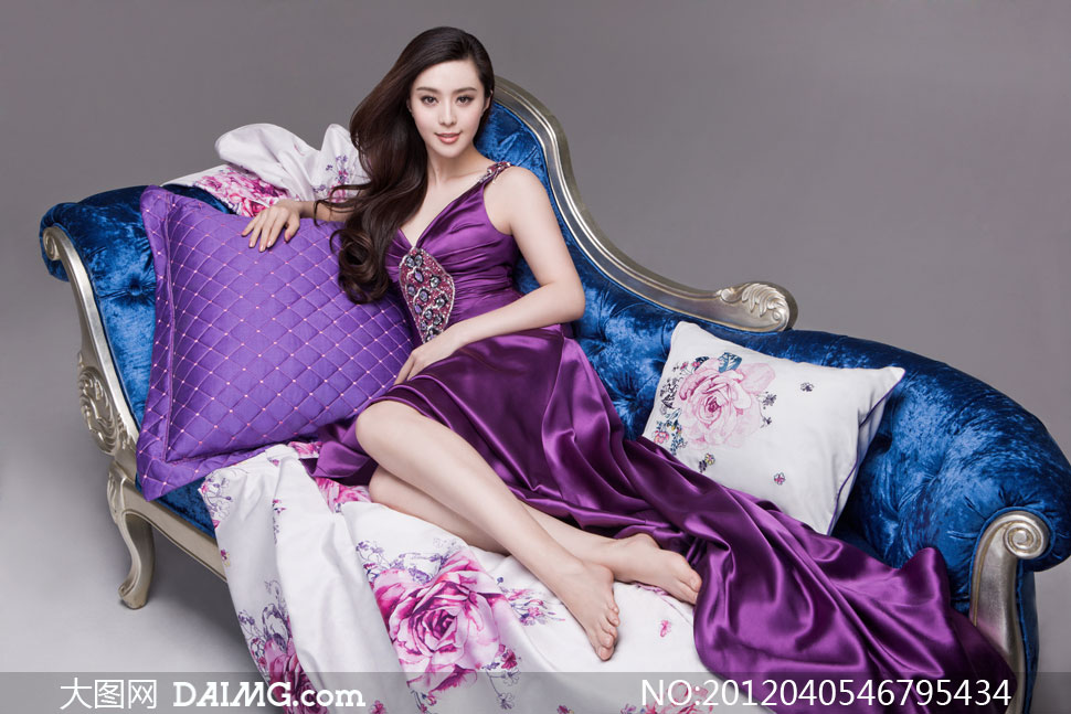 欧式沙发里礼服美女摄影高清图片 - 大图网设计素材下载